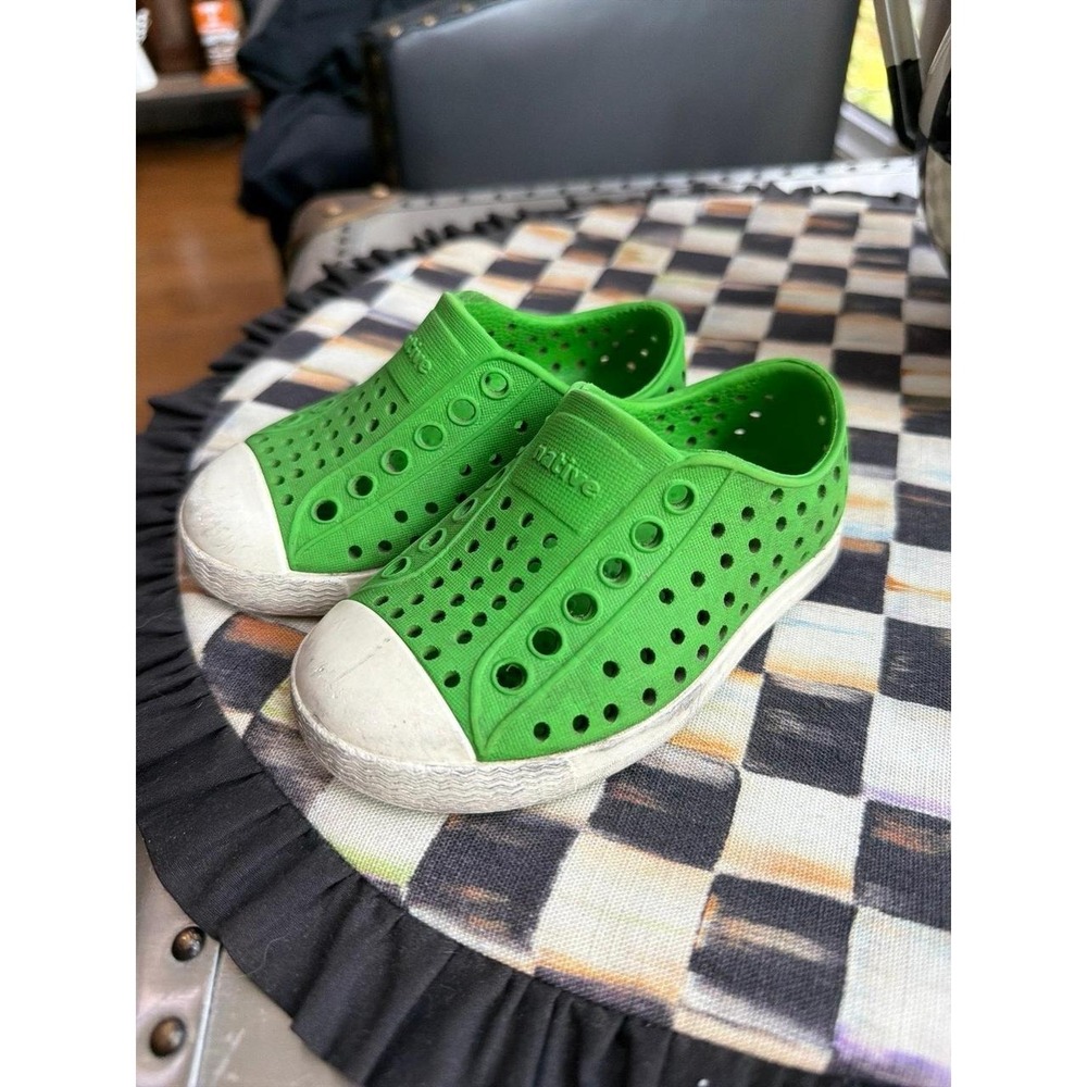 Native Shoes Jefferson Kids slip-on sneakers in grasshopper green baby 5